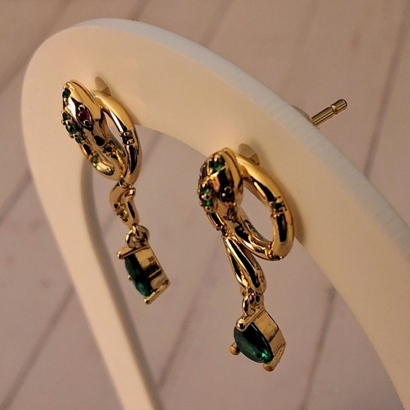 Pretty Bird Serpent Drop Earrings – Emerald Luxe & Snake Charmer Vibes - Picture 4 of 11